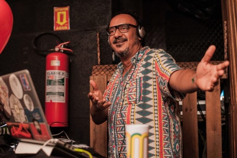 DJ Roger ‘N Roll - Doris Pinheiro
